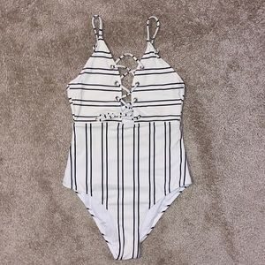 Cupshe size small one piece bathing suit